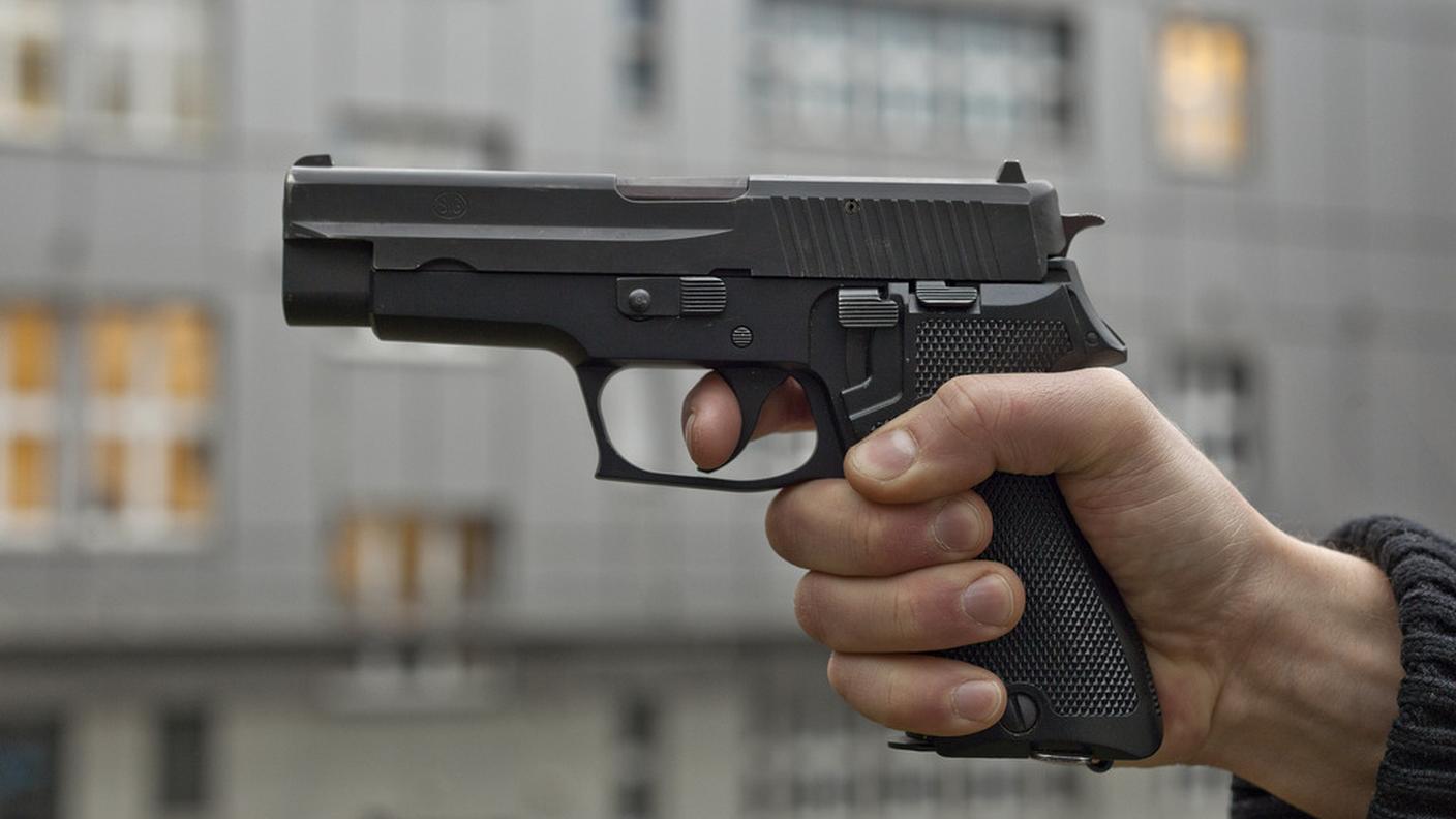 Una pistola di ordinanza dell'esercito svizzero