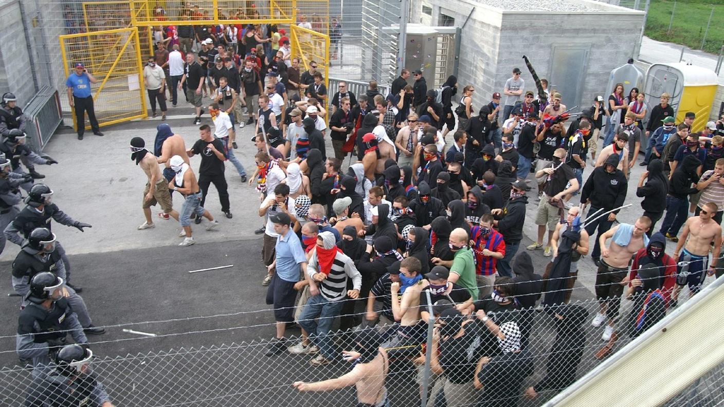 Si auspica una detenzione minima di un anno per le violenze contro la polizia