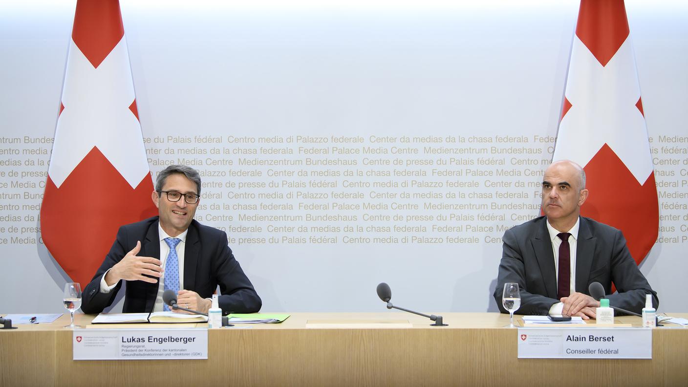 Lukas Engelberger, presidente della Conferenza dei direttori cantonali della sanità, e il consigliere federale Alain Berset
