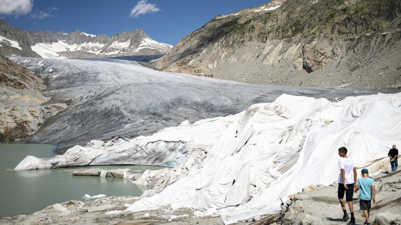 Si susseguono stagioni sempre più calde che stanno accelerando lo scioglimento dei ghiacciai