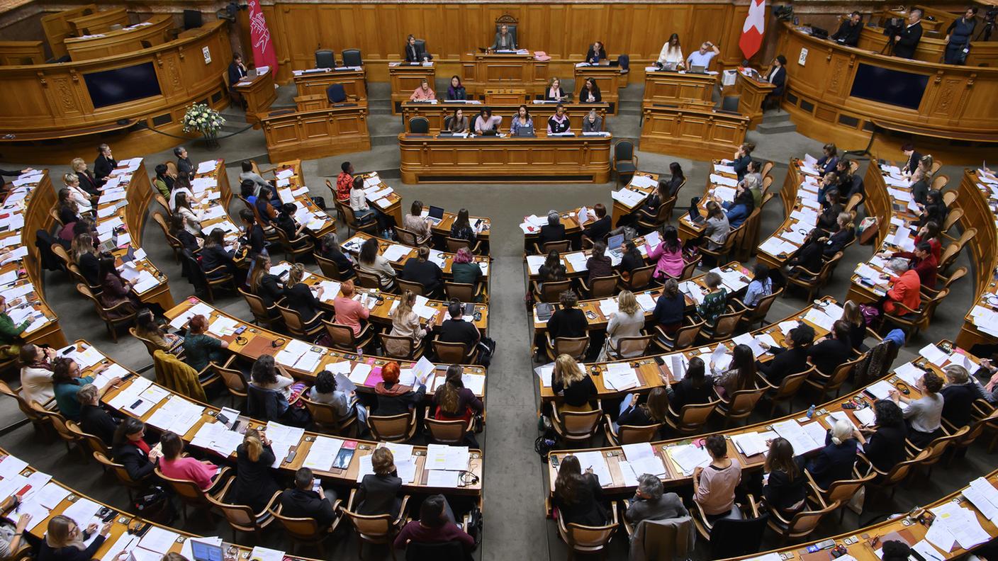 La sala del Consiglio nazionale ha accolto 246 donne provenienti da tutte le regioni linguistiche del Paese