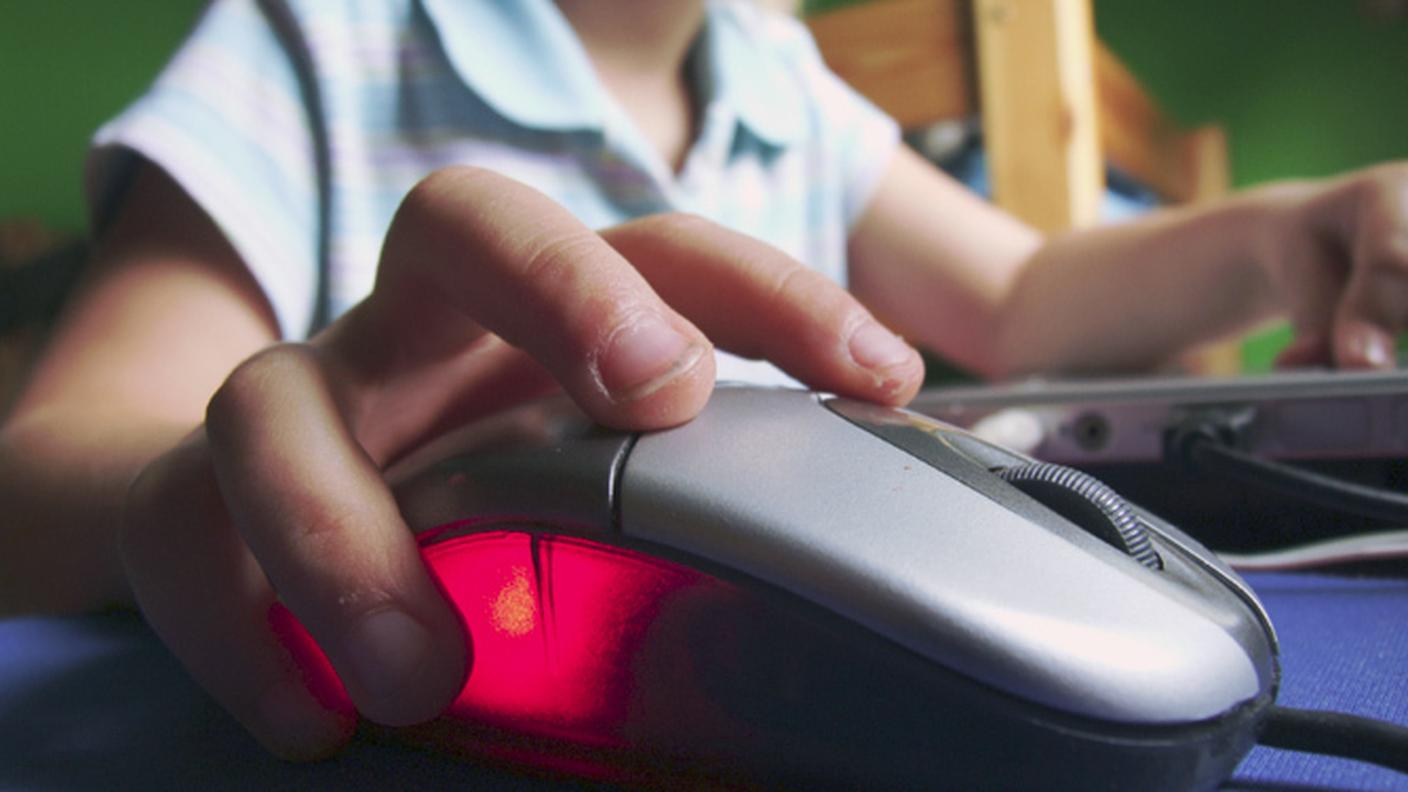 L'utilizzo dei media digitali impone importanti sfide per la protezione della gioventù, rilevano gli esperti