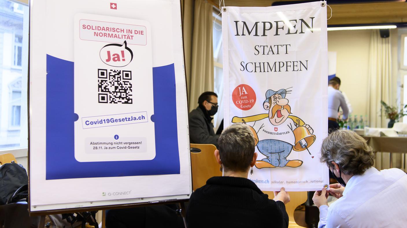 Il comitato per il sì alla Legge Covid-19 invitava a: "Vaccinare invece di insultare"