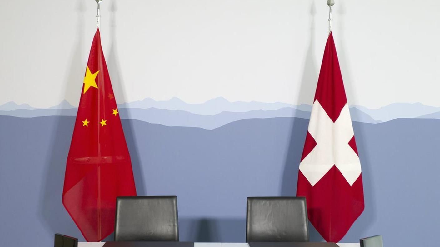 Svizzera Cina bandiere 13.05.2013 ky.JPG