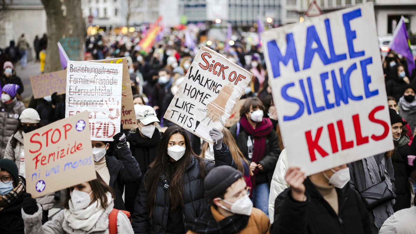 Centinaia di persone hanno preso parte alla manifestazione