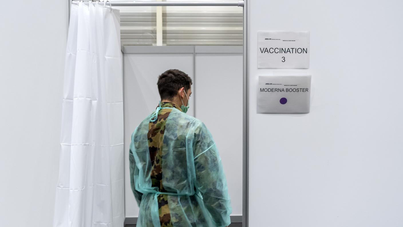 Centro vaccinale a Delémont, dove operano anche le reclute della scuola sanitaria dell'esercito di Airolo