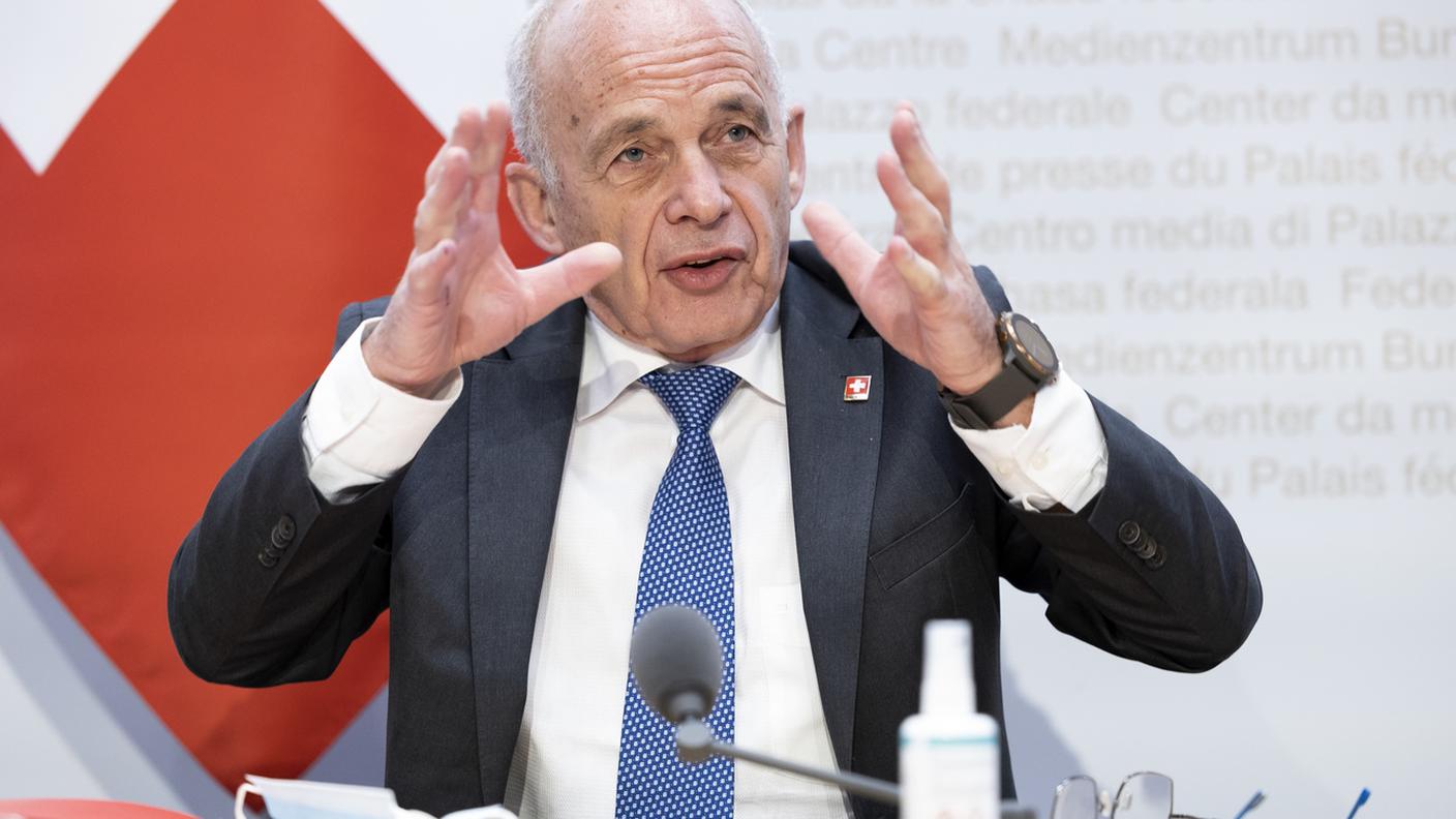 Il consigliere federale Ueli Maurer durante la conferenza stampa di lancio della campagna