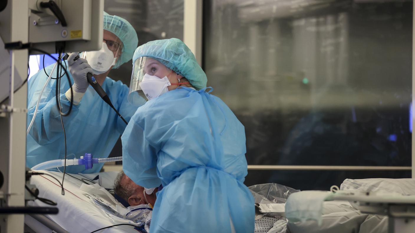 I pazienti gravissimi ricoverati in cure intense sono 313. Le unità specializzate hanno un tasso d'occupazione del 78,80%