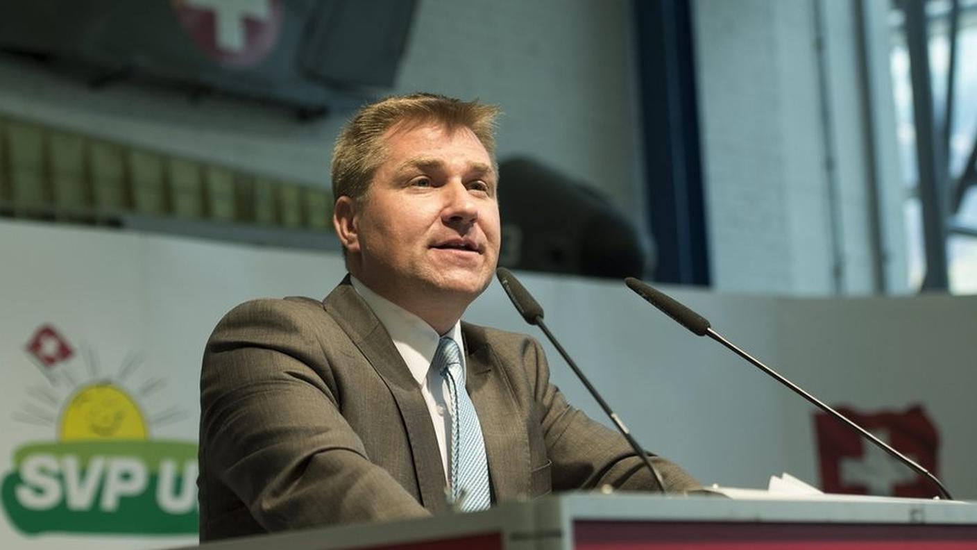 Toni Brunner oggi, sabato, a Meiringen per l'assemblea dell'UDC in vista delle votazioni federali del 24 novembre