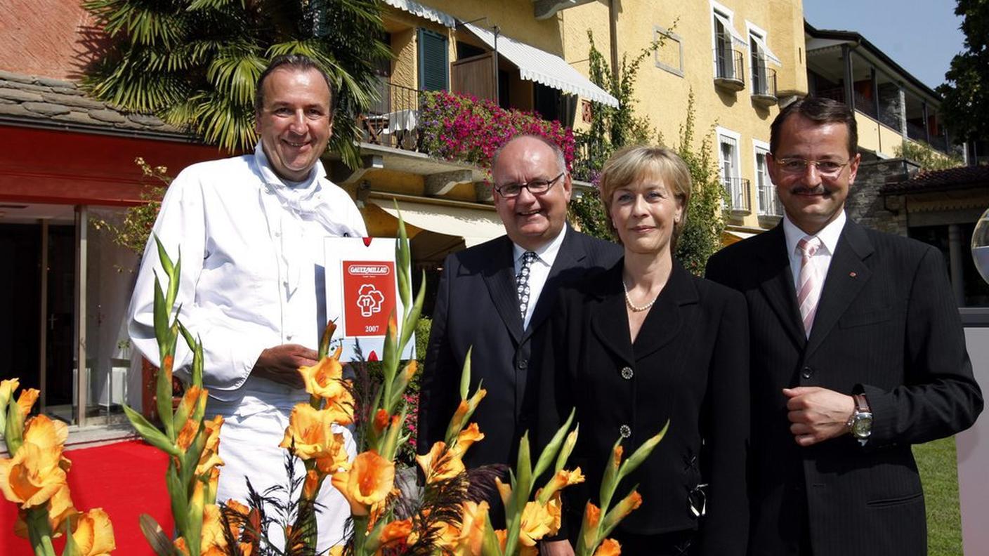Othmar Schlegel, "promosso dell'anno in Ticino". È ai fornelli al Castello del Sole di Ascona. Qui il giorno in cui ottenne il 17mo punto