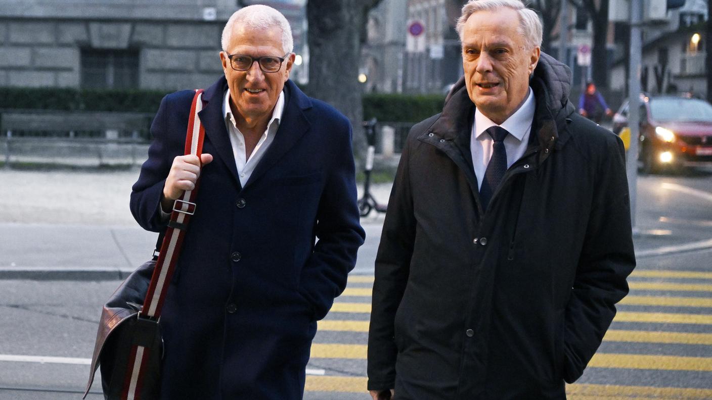 Pierin Vincenz all'arrivo in aula con il legale Lorenz Erni