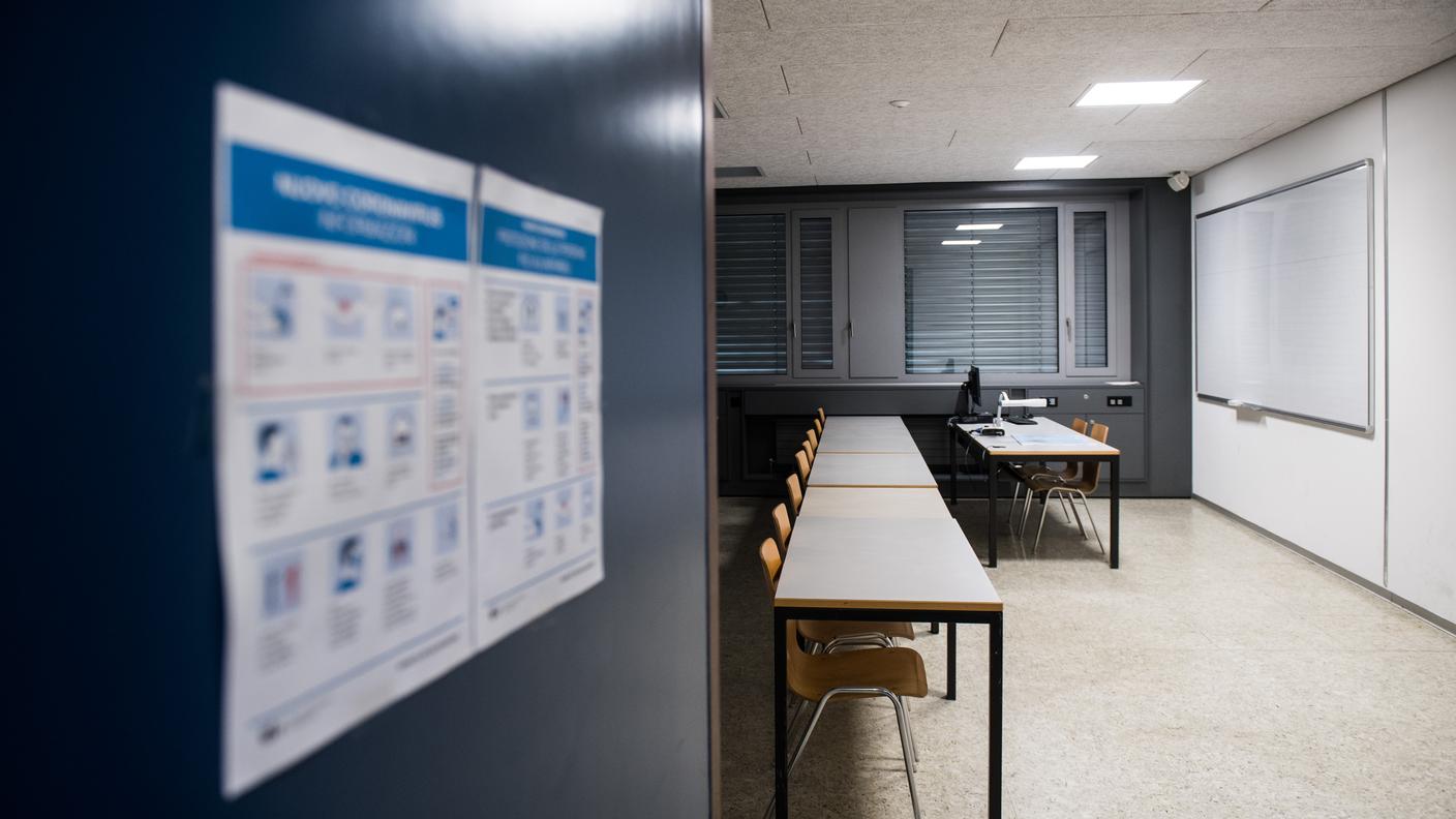 Criticata la decisione di chiudere le scuole
