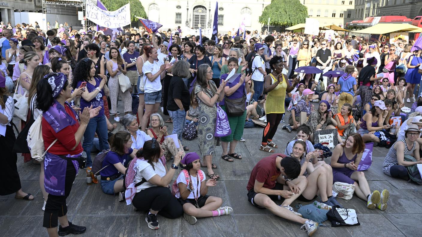 La manifestazione sulla Piazza Federale a Berna