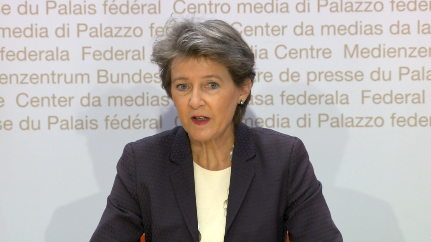 Simonetta Sommaruga durante la conferenza stampa di Berna.
