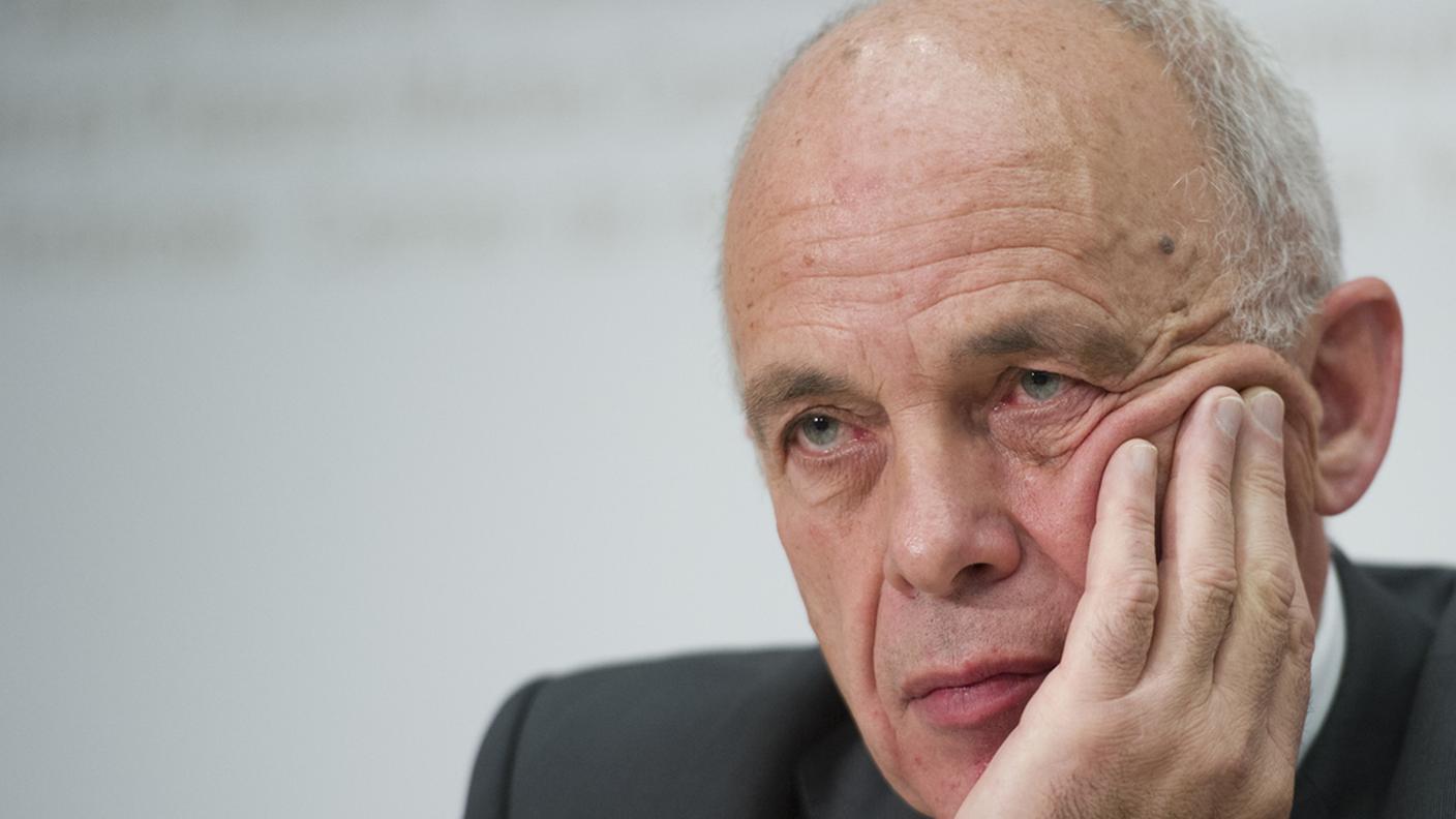 Ueli Maurer dovrà definire un progetto sulle prospettive future dell'esercito 
