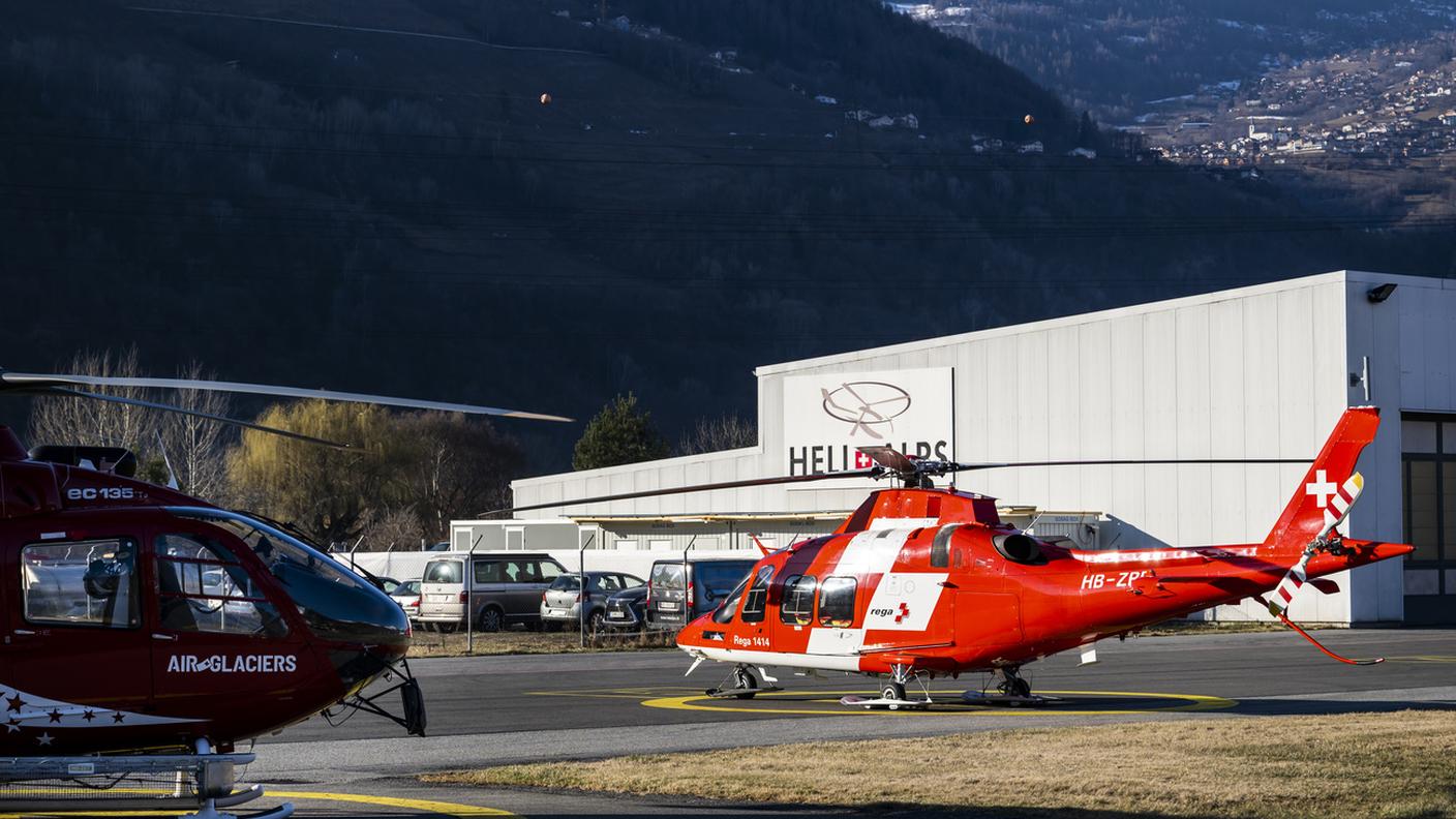 Un elicottero di Air-Glacier a Sion, vicino a AgustaWestland Da Vinci della REGA che in Vallese collabora con la società locale Héli-Alpes