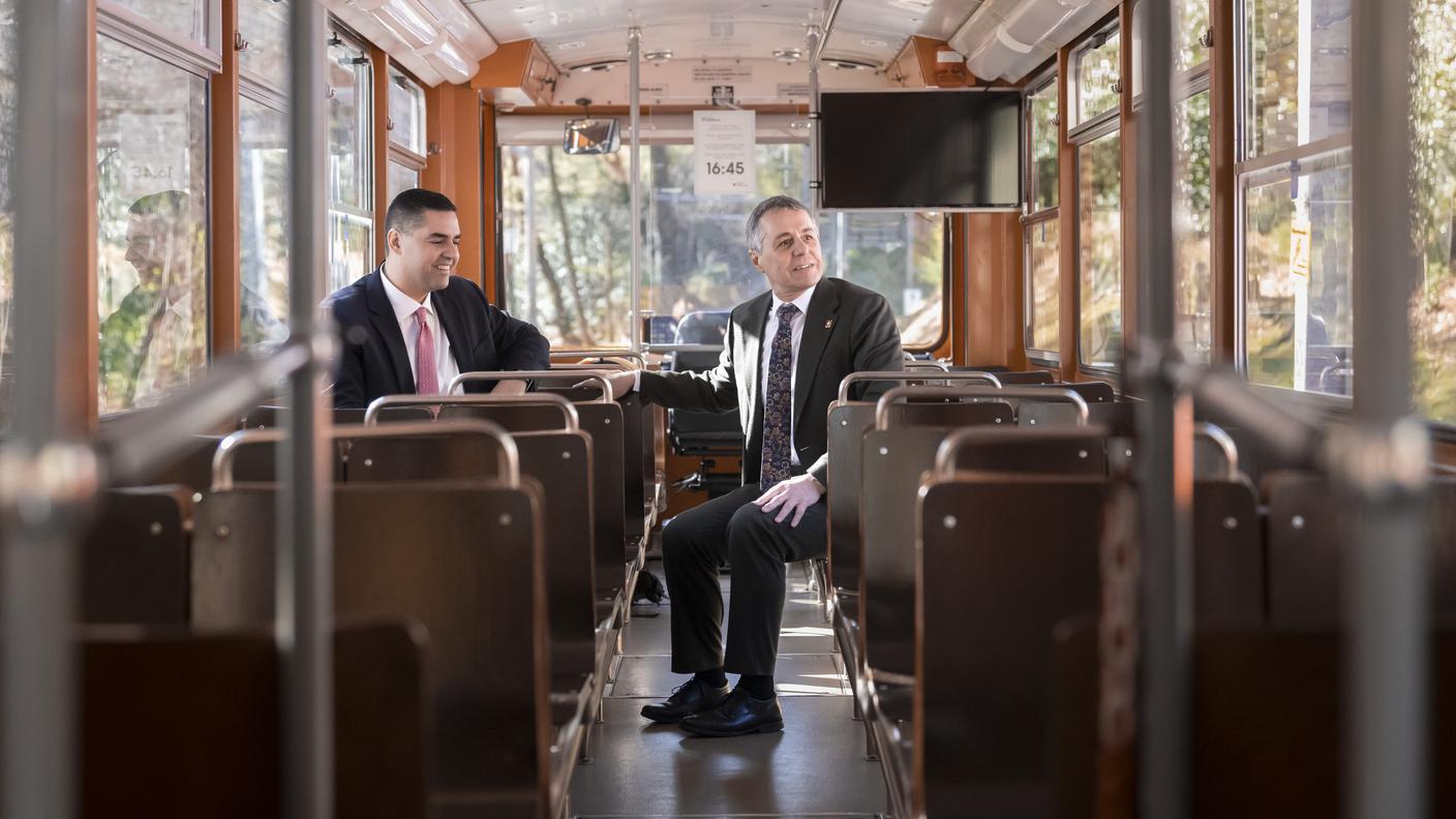 Ian Borg ministro esteri di Malta e Ignazio Cassis mentre viaggiano sul trenino del Monte Generoso