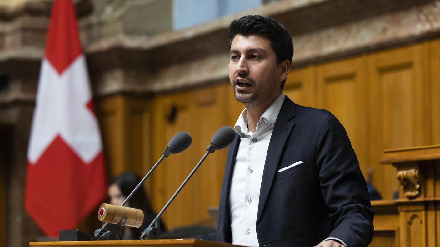 Fabian Molina interviene durante il dibattito sulla mozione "Rafforzare la cooperazione tra il Consiglio nazionale e lo Yuan legislativo (Taiwan)"