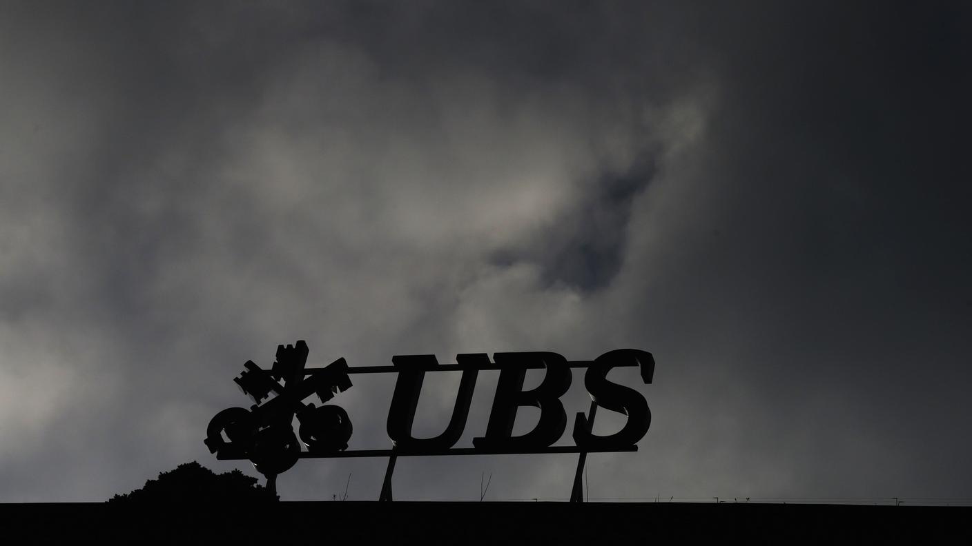 UBS nubi con cielo RE.jpg