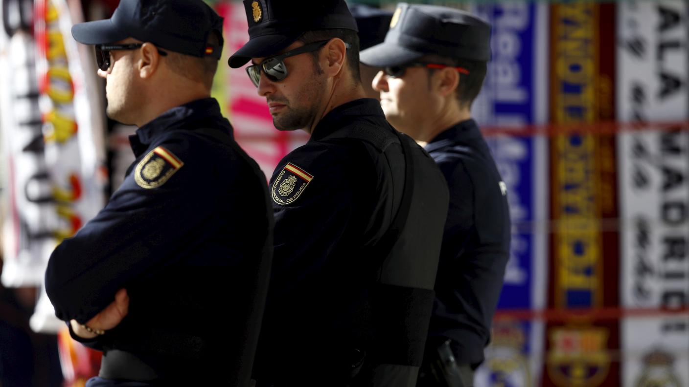 Gli agenti spagnoli hanno perquisito l'appartamento di uno dei siriani