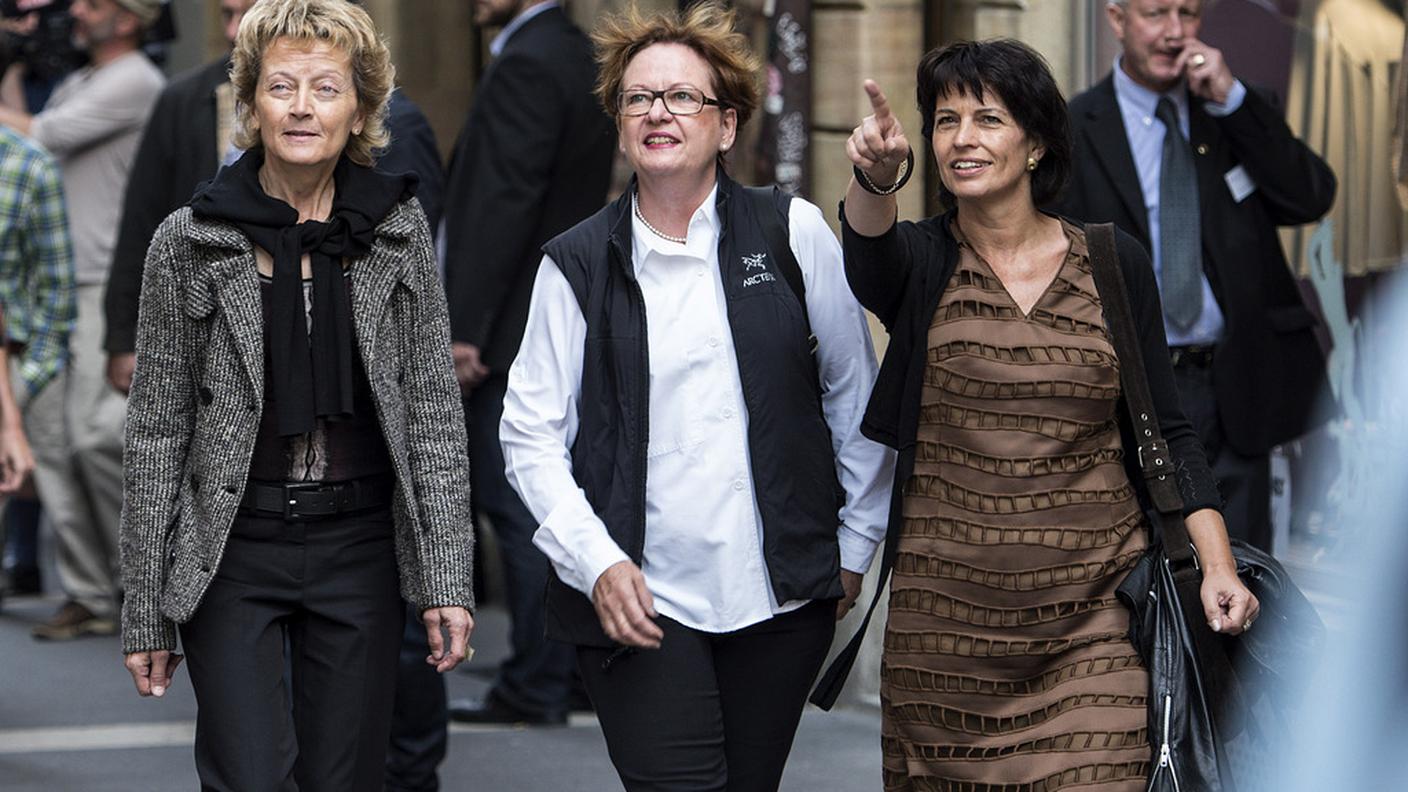 Eveline Widmer-Schlumpf e Doris Leuthard, con la cancelliera federale Corina Casanova