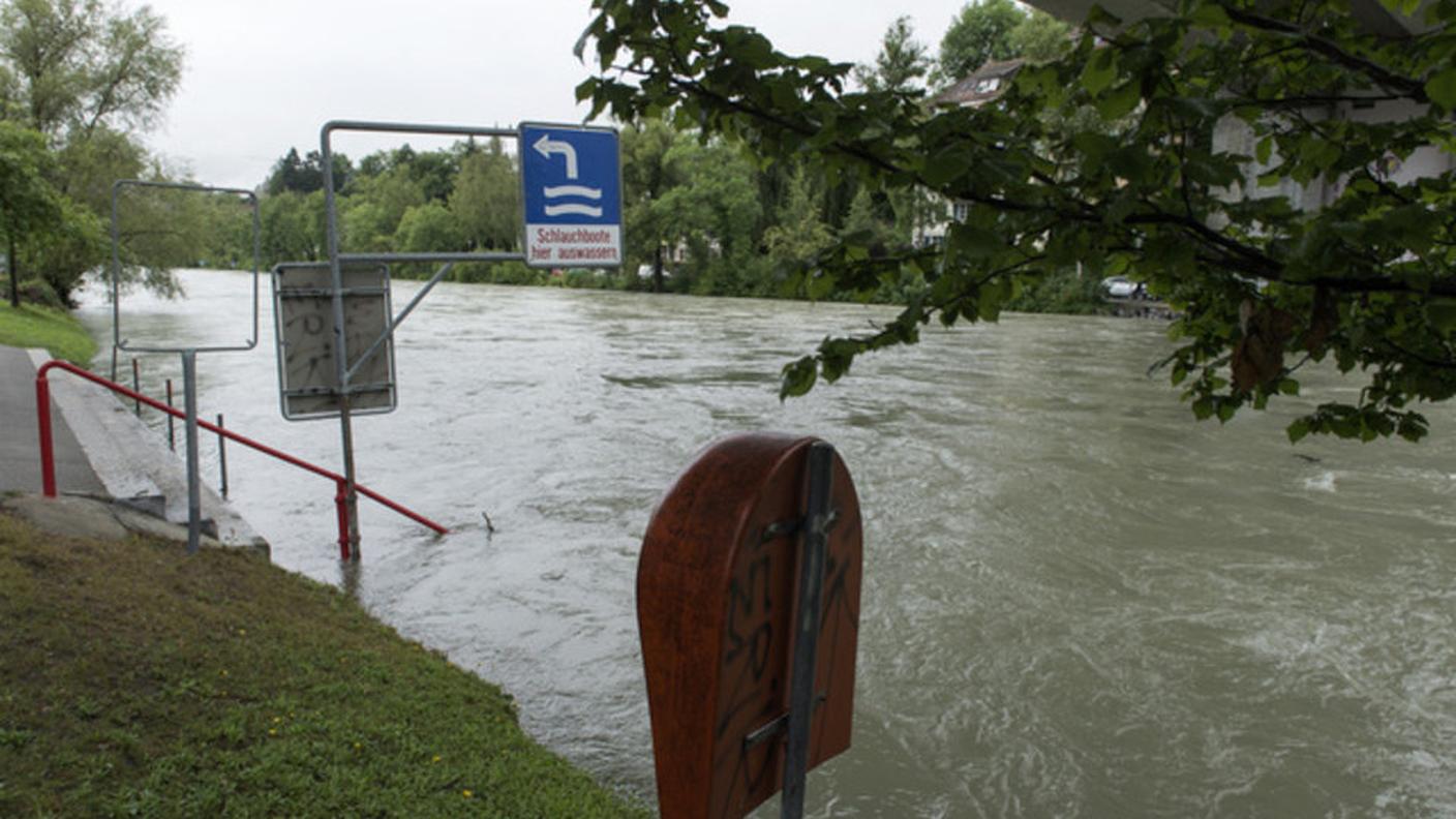 L'Aar minaccia di esondare attraversando la città di Berna