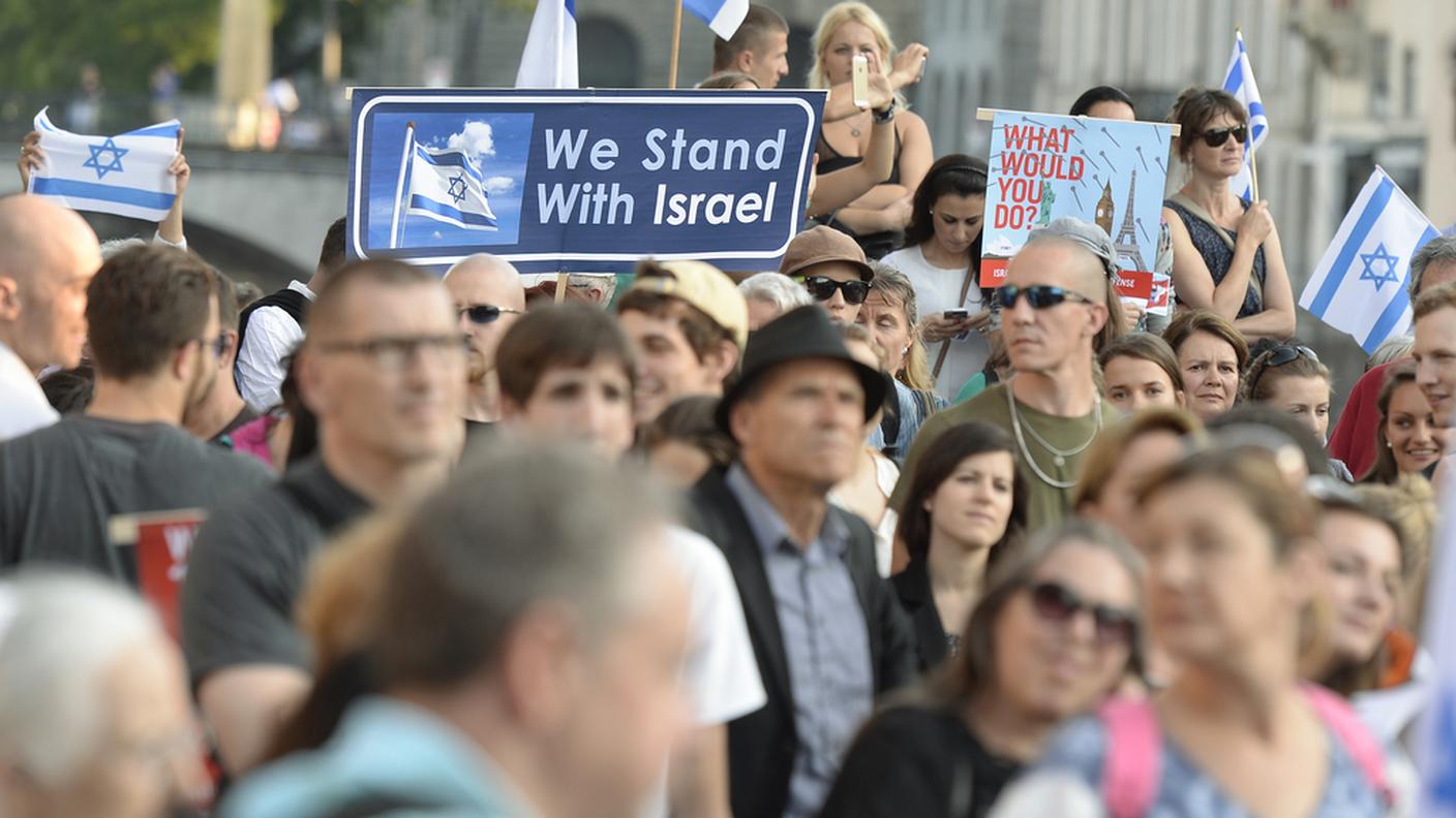 La manifestazione sulla Limmat