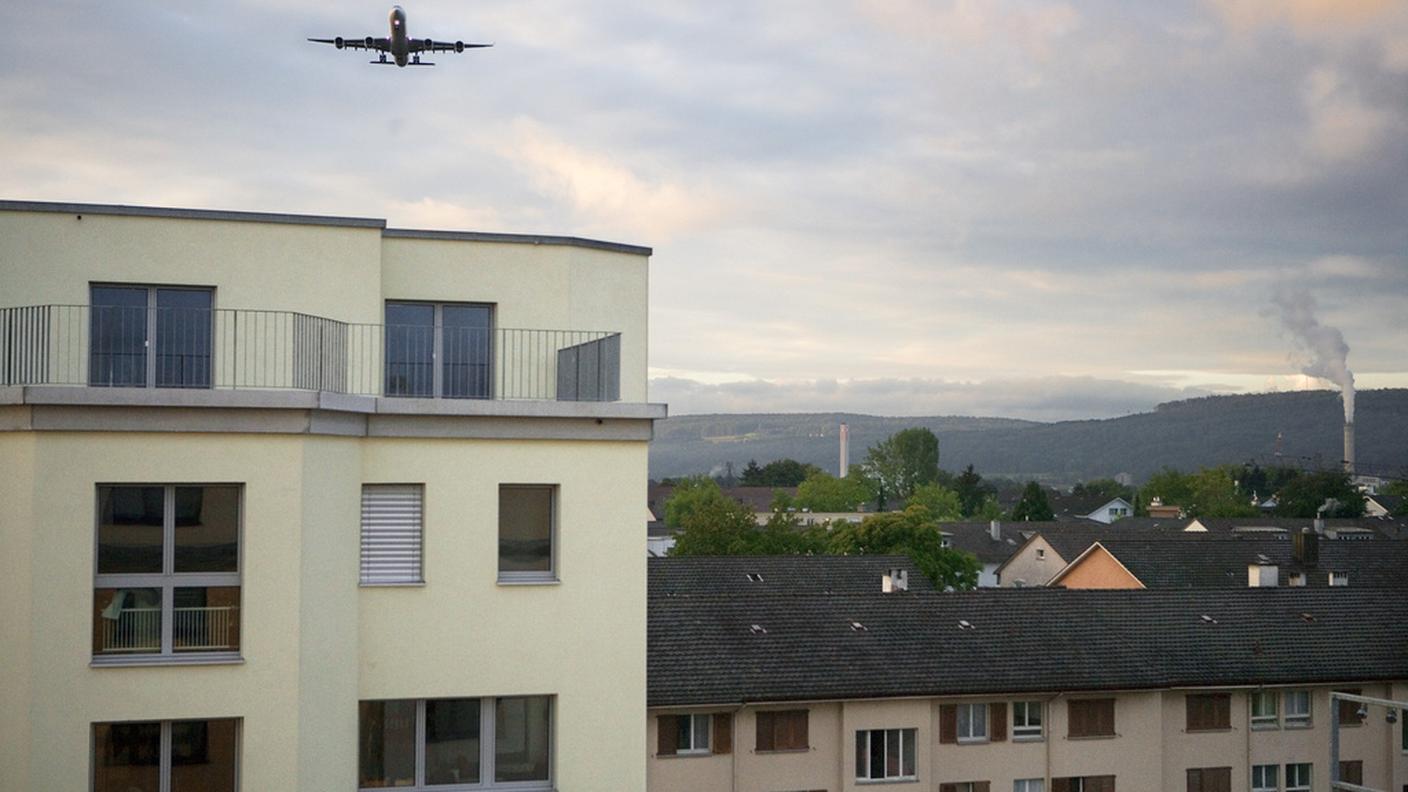 Un approccio da sud, sopra le teste degli abitanti di Glattbrugg
