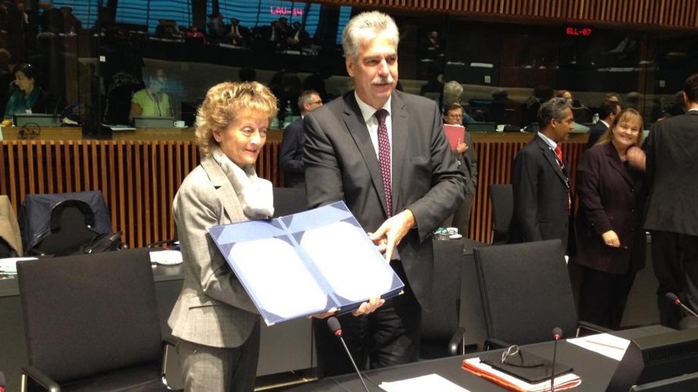 Eveline Widmer-Schlumpf con il collega austriaco Hans Jörg Schelling