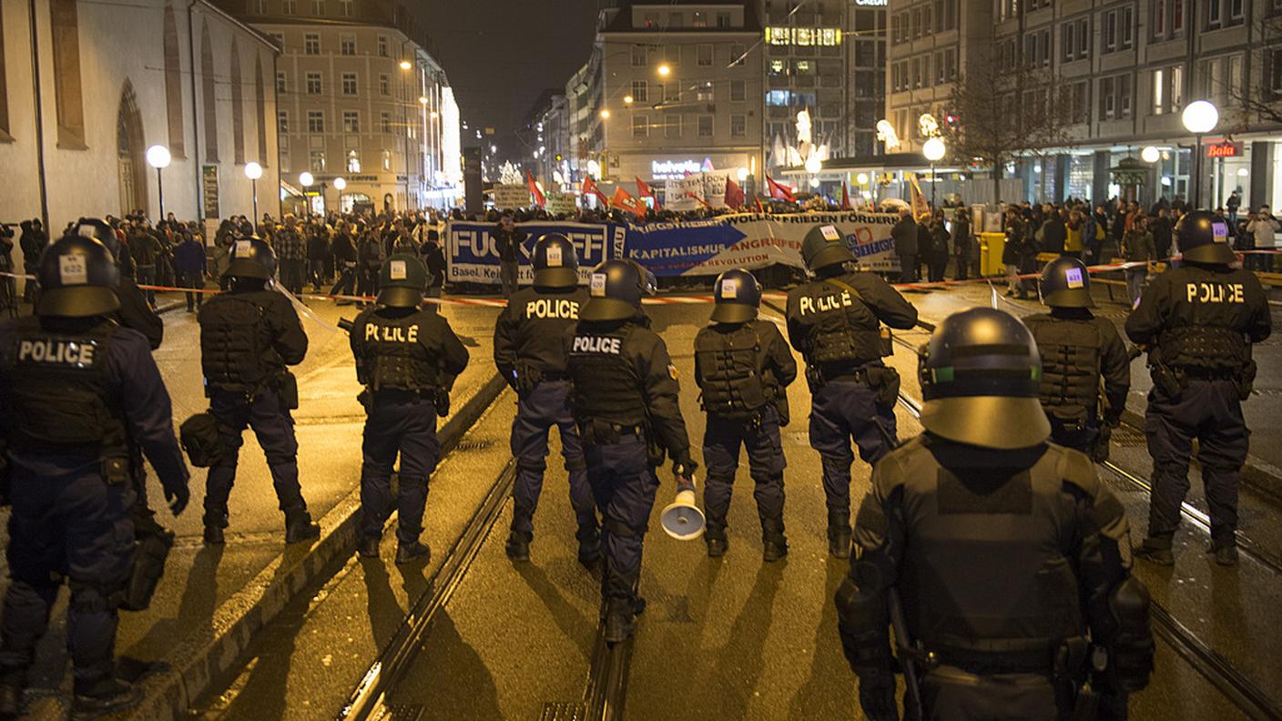 L'intervento della polizia nel centro città