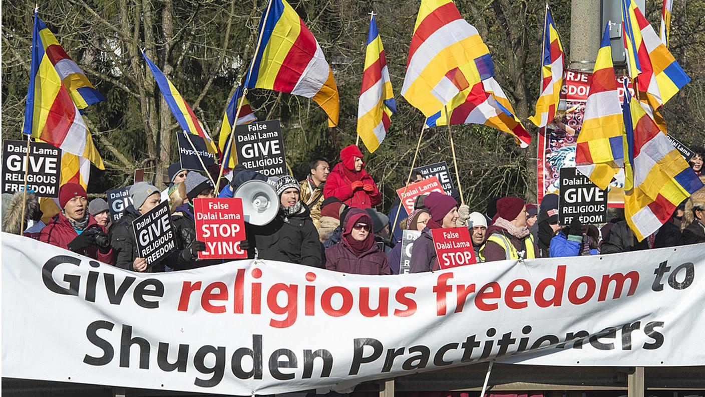 I manifestanti a sostegno del culto di Shugden
