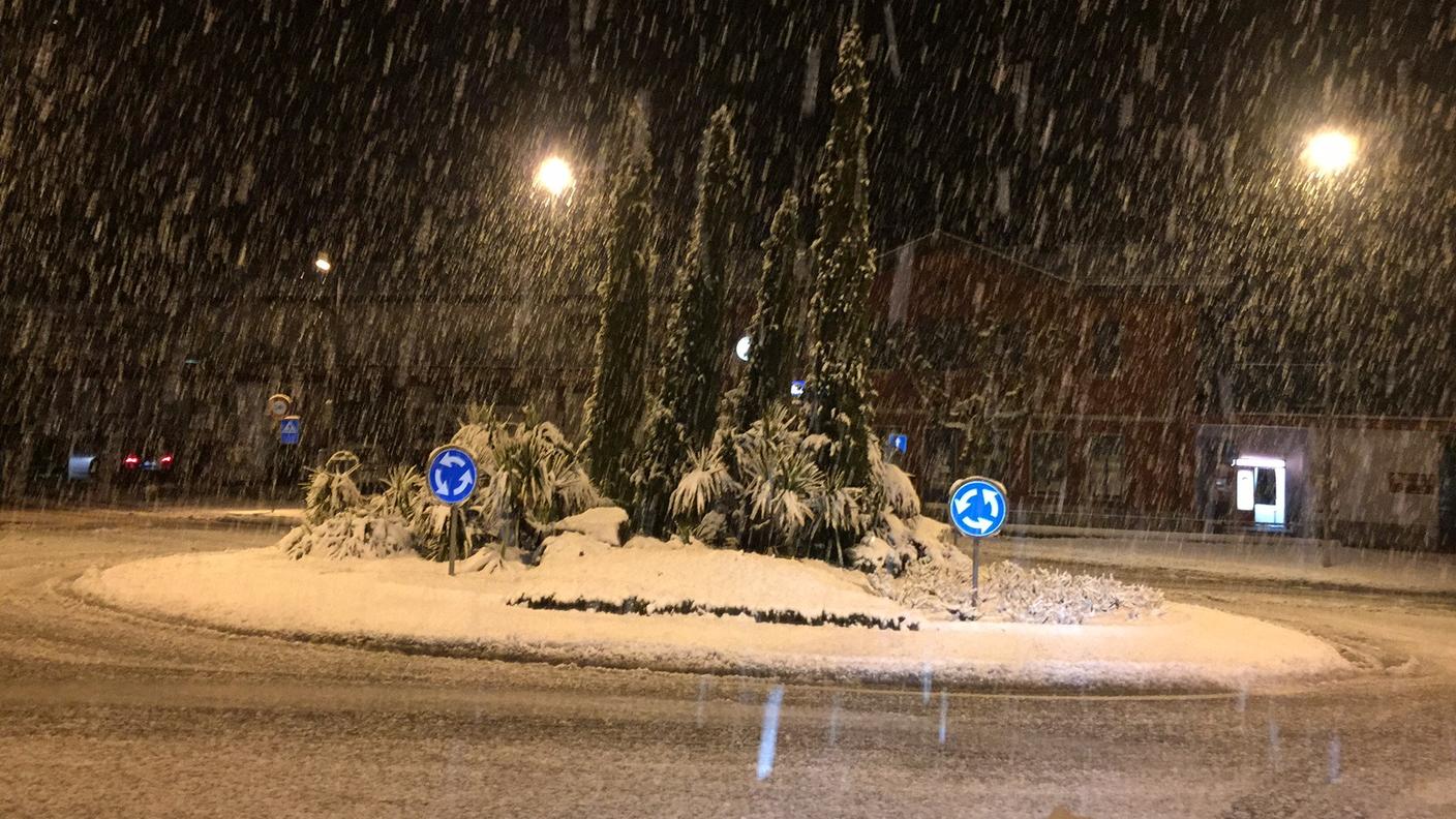 Le immagini della nevicata notturna