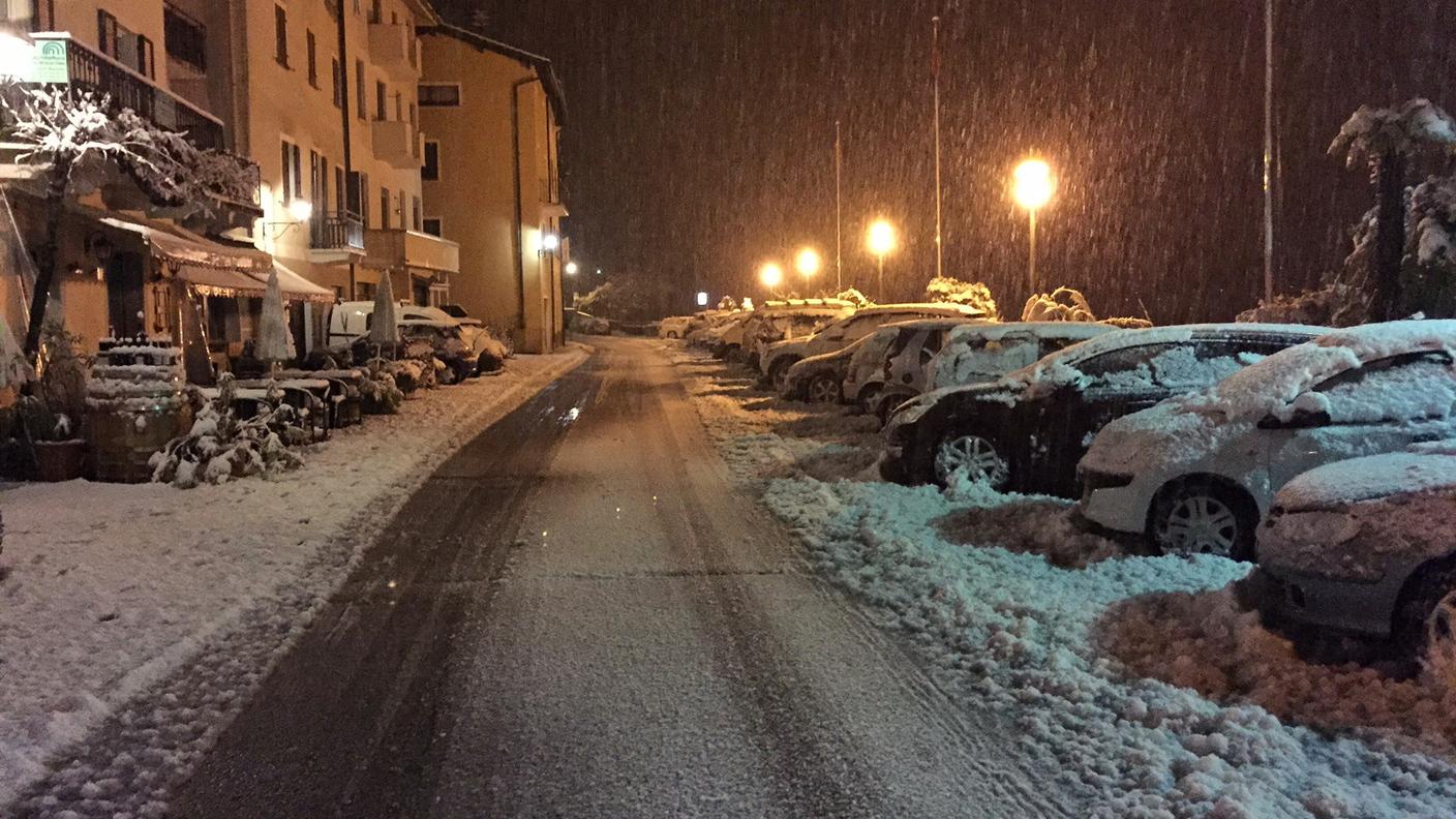 Le immagini della nevicata notturna