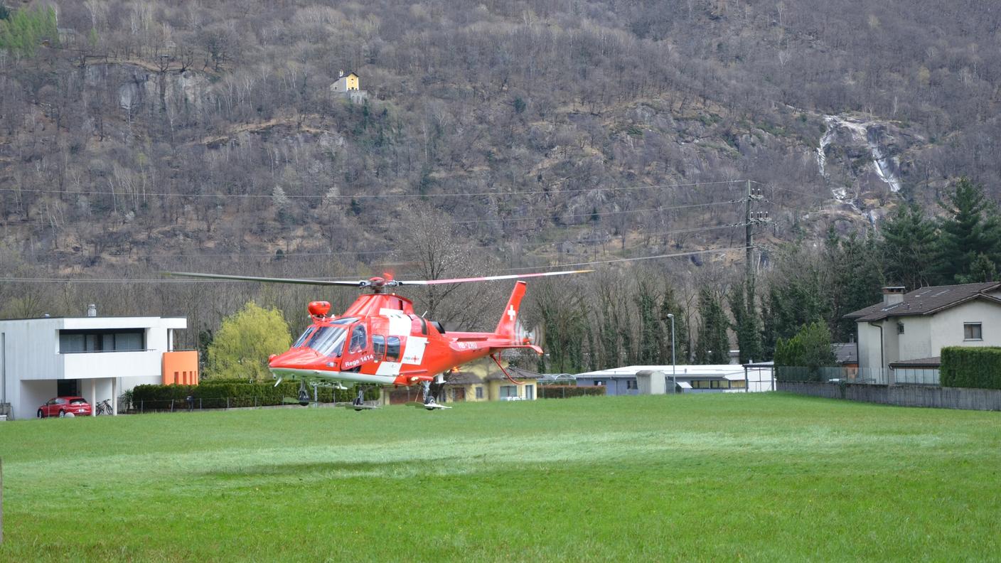Il ferito è stato elitrasportato all'ospedale Civico di Lugano