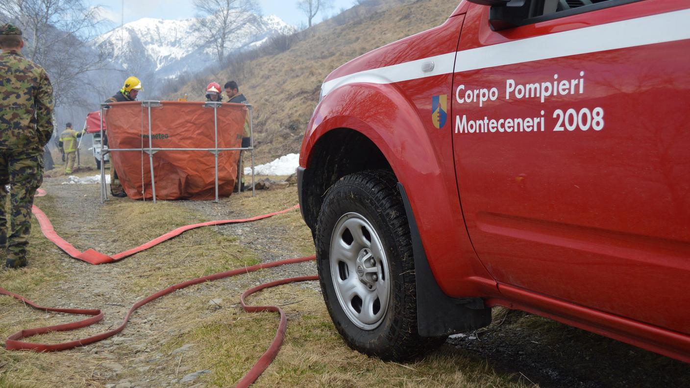 Anche i militari sul luogo con i pompieri di Monteceneri