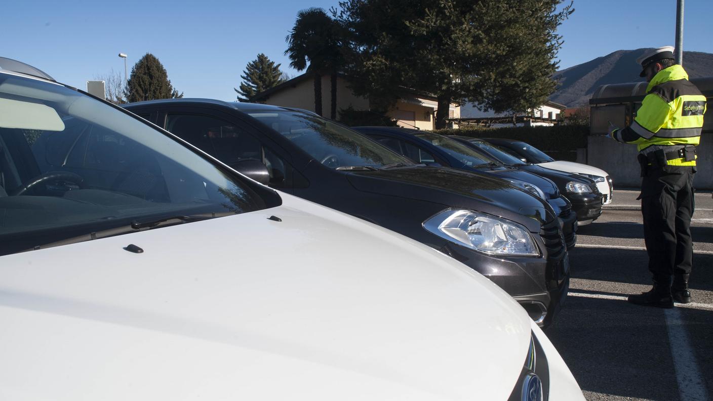 Controlli sui parcheggi abusivi da parte del comune di Mendrisio