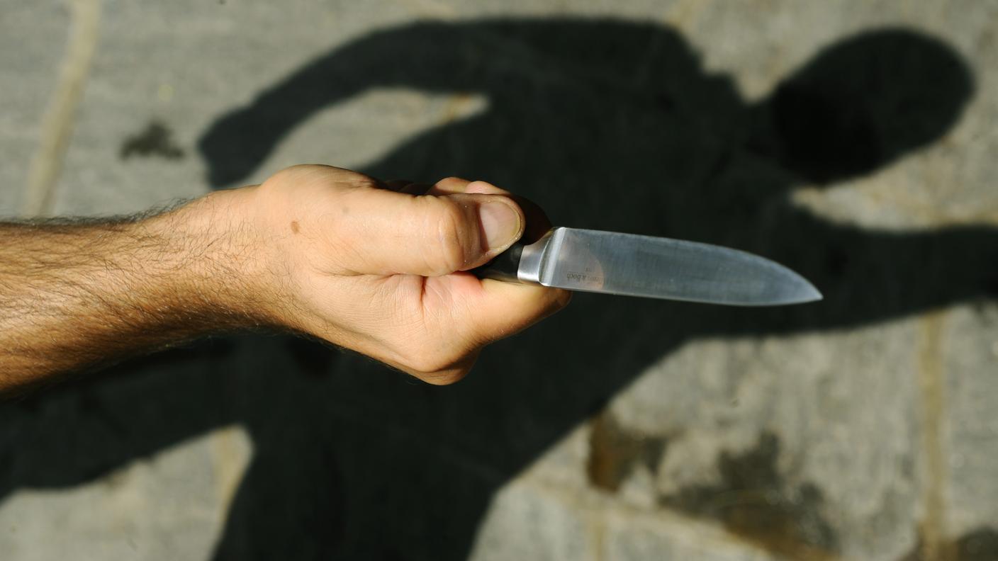 La minorenne è indagata, insieme all'amante, per l'assassinio della moglie handicappata di quest'ultimo