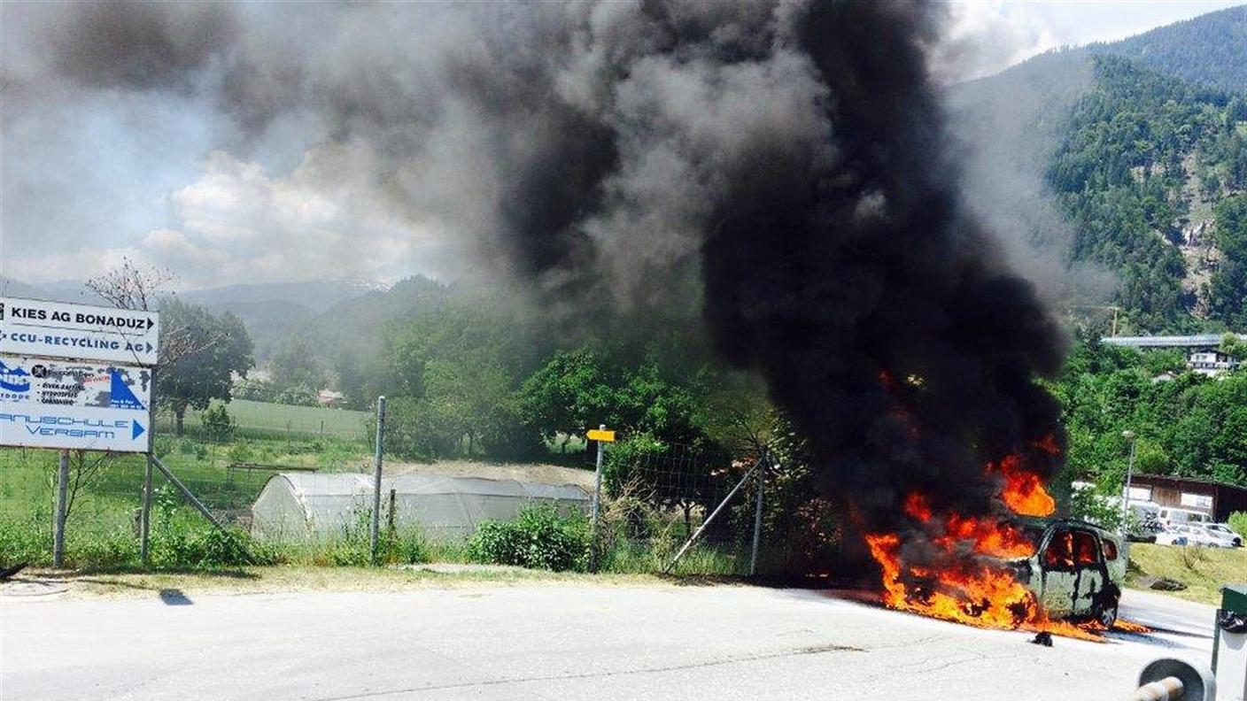 Lo scontro e poi l'incendio
