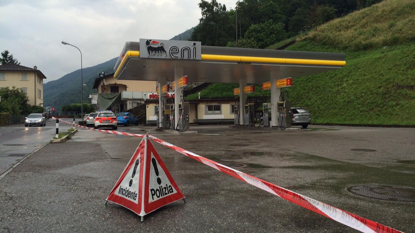 La polizia sul luogo della rapina a Brusino Arsizio