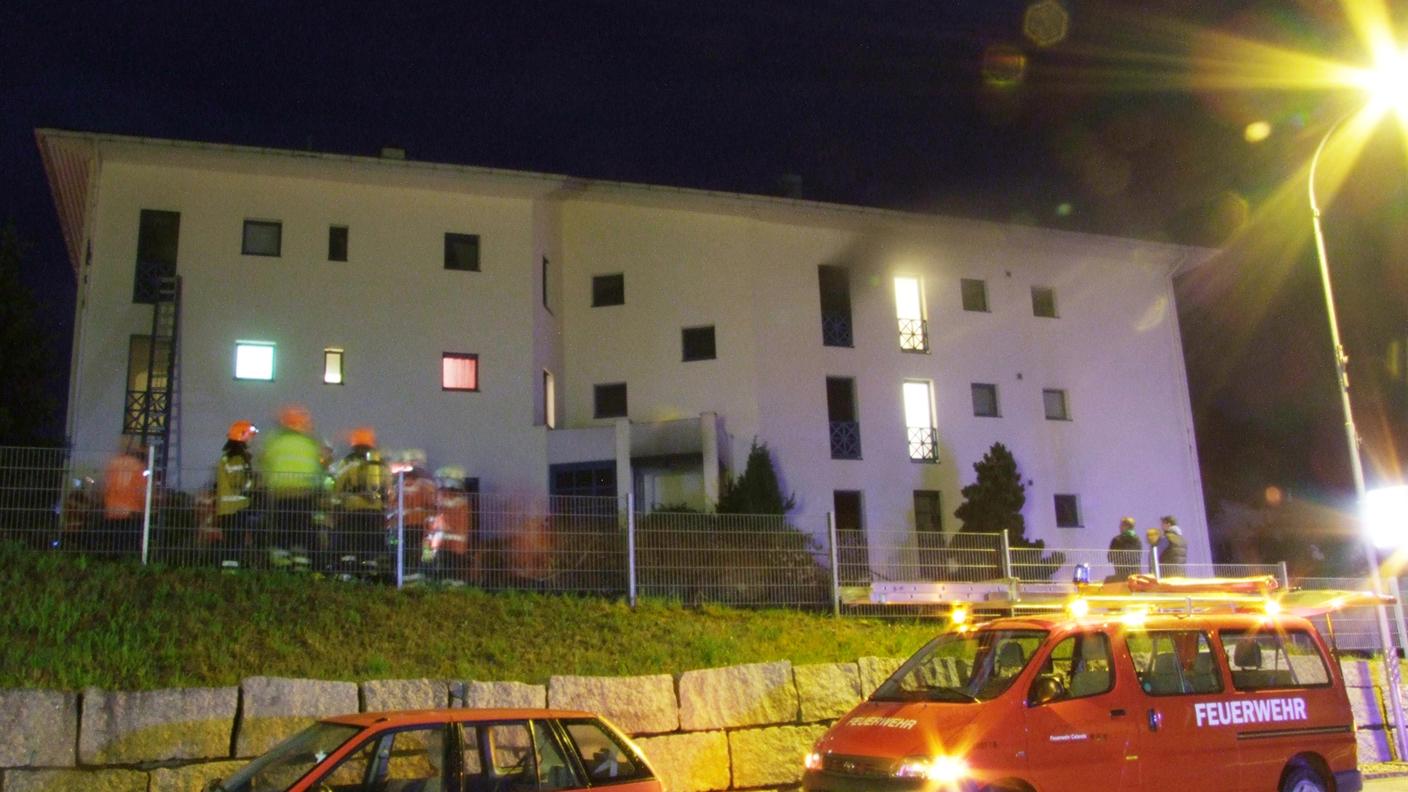Lo stabile dov'è divampato l'incendio