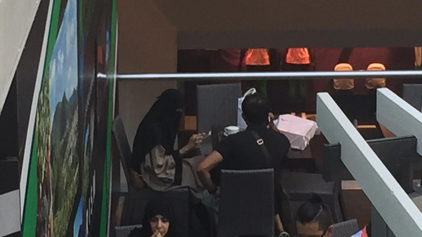 Le clienti arabe al centro commerciale