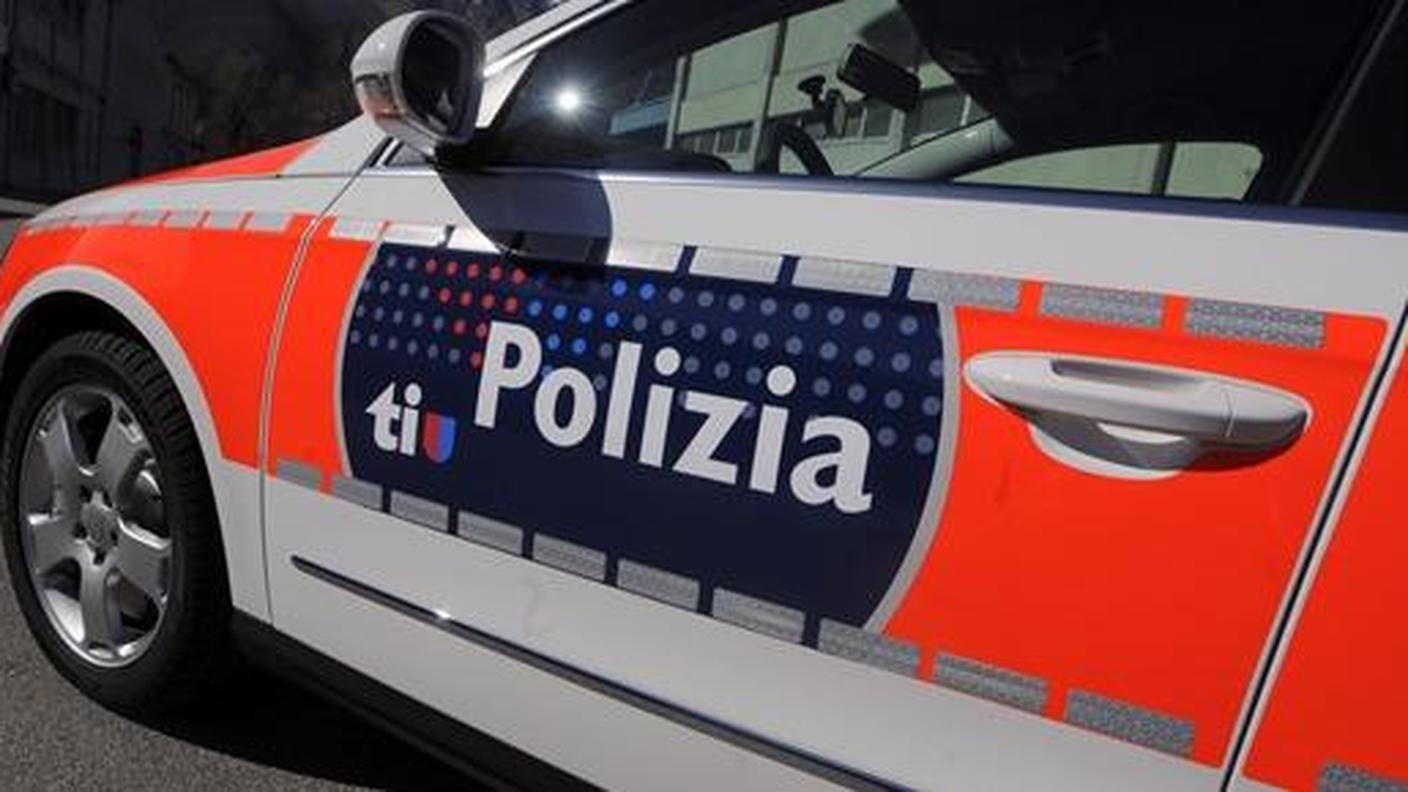 Durante la fuga hanno provocato tre incidenti stradali