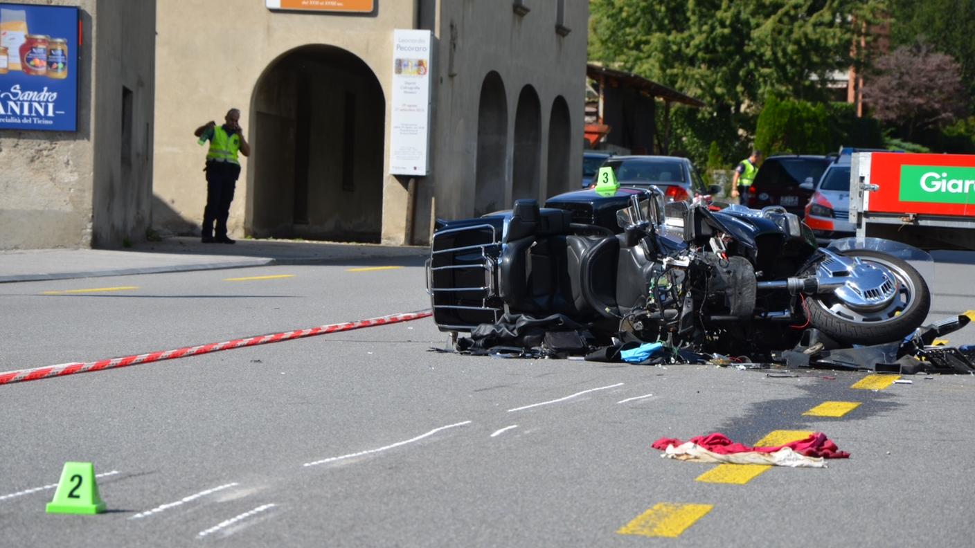 Un motociclista è rimasto ferito in modo grave