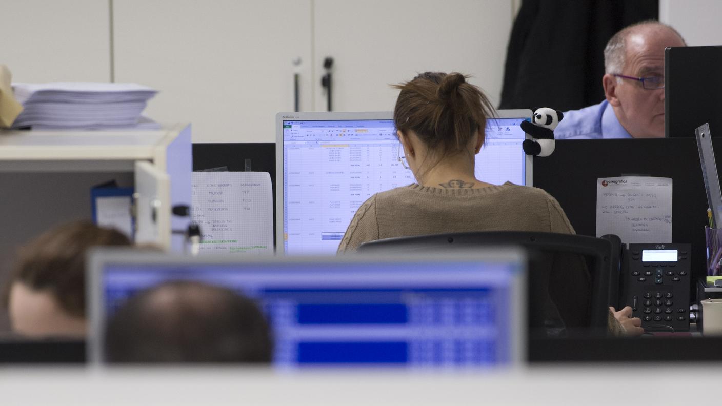 Il Parlamento ha però chiesto al Governo di tradurre velocemente in realtà l'iniziativa dei verdi "Salviamo il lavoro in Ticino" 