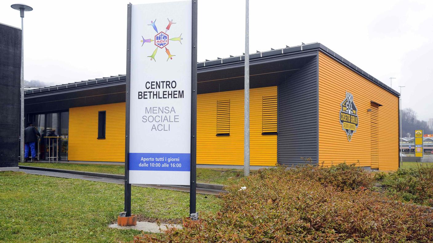La mensa sociale ACLI all'interno della "Casetta gialla" in zona Resega