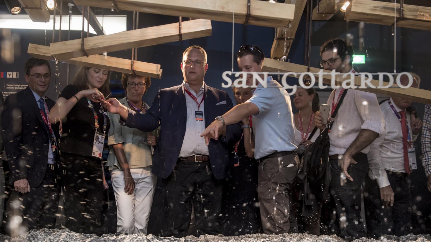 Norman Gobbi nel padiglione del San Gottardo