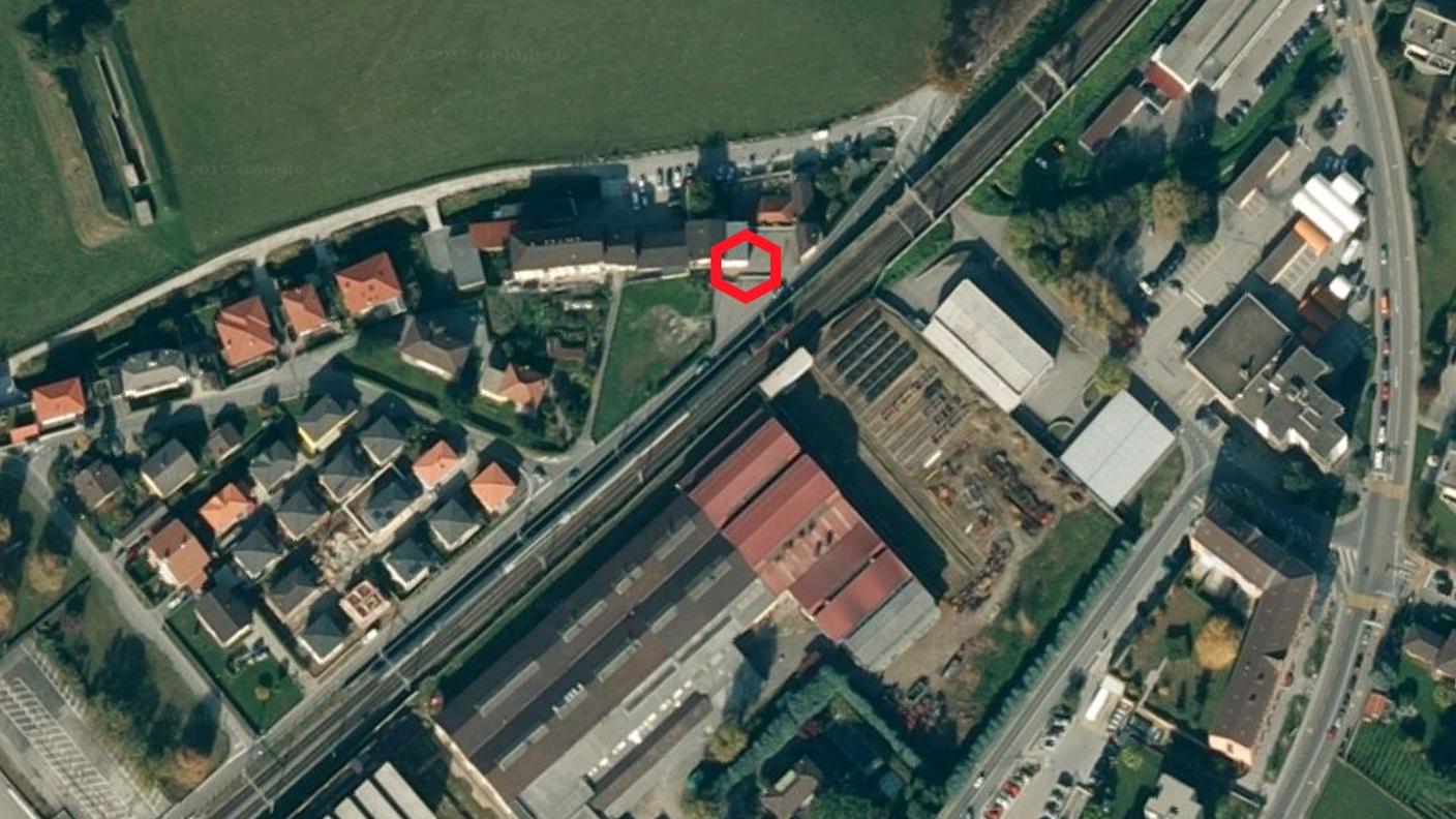 Il bar si trova a un passo dalla linea ferroviaria in fase di potenziamento