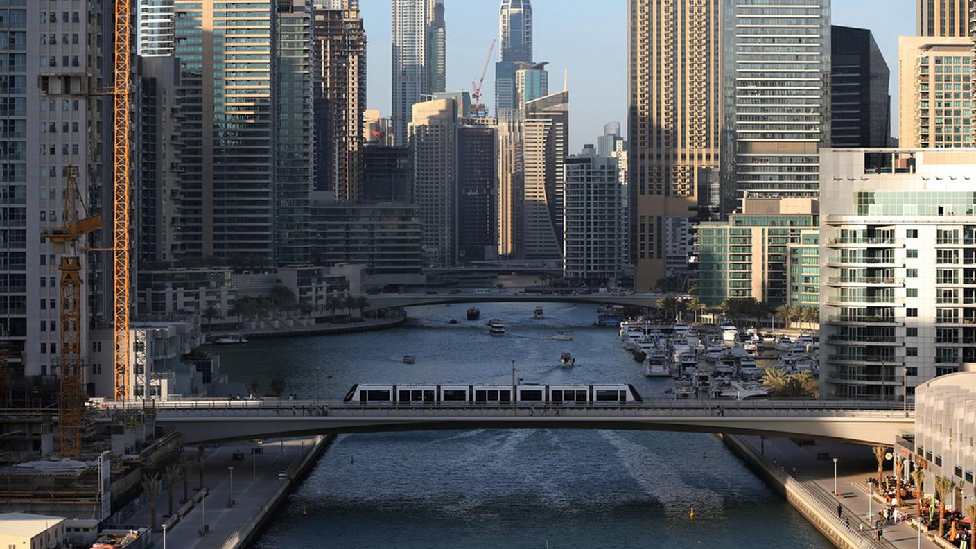I truffatori avevano organizzato anche un viaggio negli Emirati