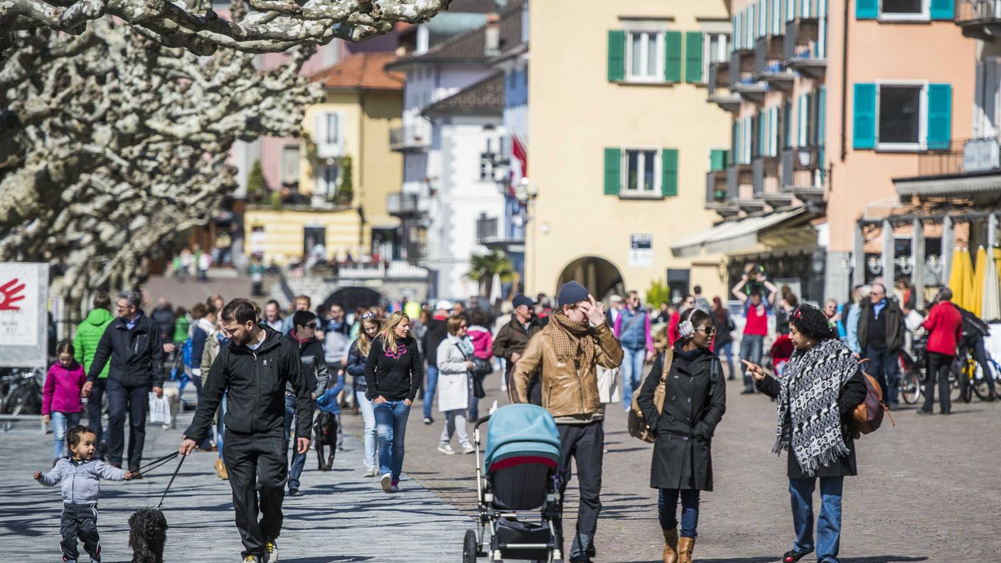 Il clima variabile non ha frenato i turisti, come qui ad Ascona