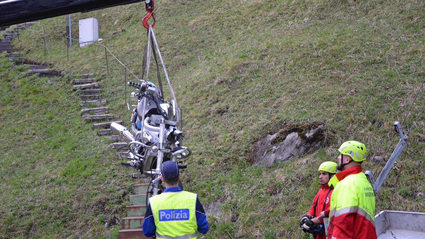La motocicletta del 40enne rimasto ferito